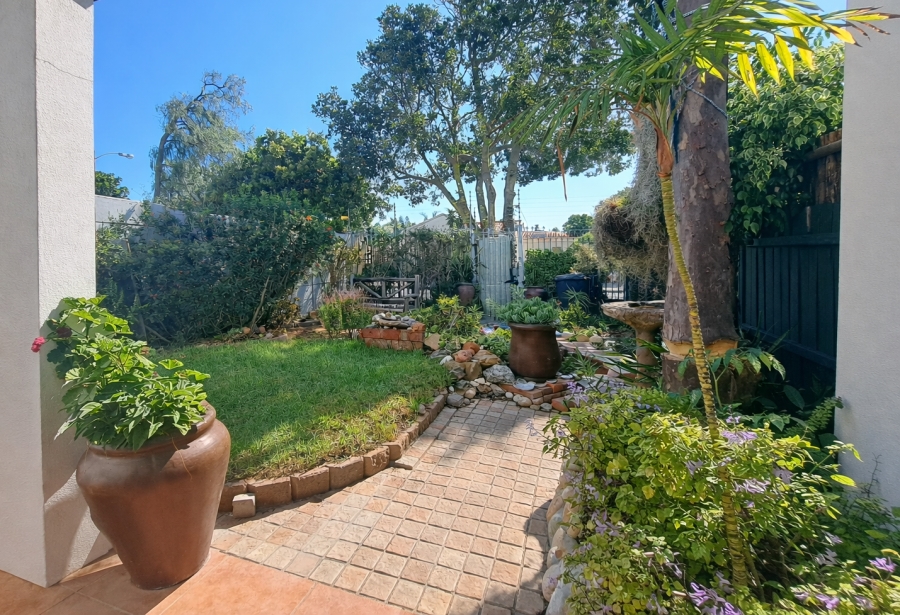 To Let 3 Bedroom Property for Rent in Sunridge Western Cape